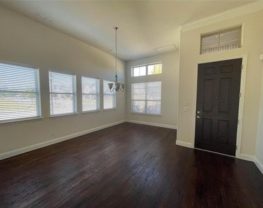 723 Callaway Drive - Photo Thumbnail 3