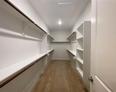 723 Callaway Drive - Photo Thumbnail 14
