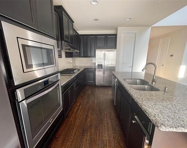 723 Callaway Drive - Photo Thumbnail 9