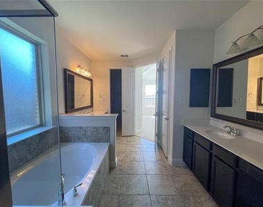 723 Callaway Drive - Photo Thumbnail 15