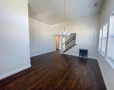 723 Callaway Drive - Photo Thumbnail 2