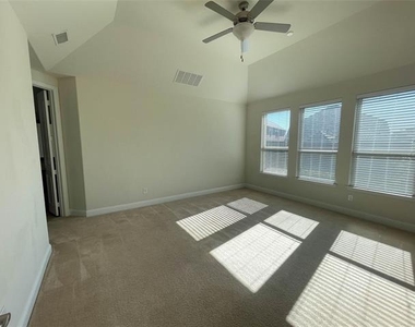 723 Callaway Drive - Photo Thumbnail 12