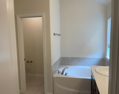 5405 Fairdale Drive - Photo Thumbnail 10