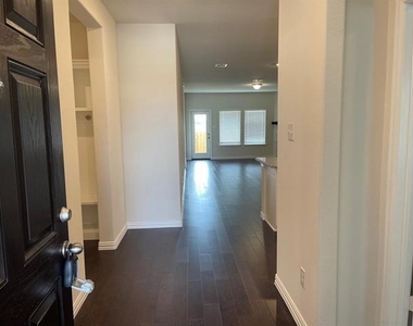 5405 Fairdale Drive - Photo Thumbnail 20