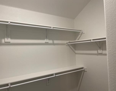 5405 Fairdale Drive - Photo Thumbnail 8