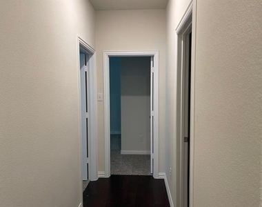 5405 Fairdale Drive - Photo Thumbnail 13