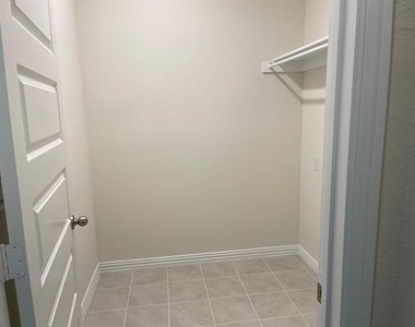 5405 Fairdale Drive - Photo Thumbnail 9