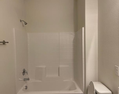 5405 Fairdale Drive - Photo Thumbnail 14