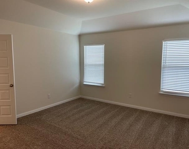 5405 Fairdale Drive - Photo Thumbnail 17
