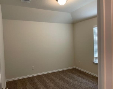 5405 Fairdale Drive - Photo Thumbnail 16