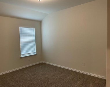 5405 Fairdale Drive - Photo Thumbnail 11