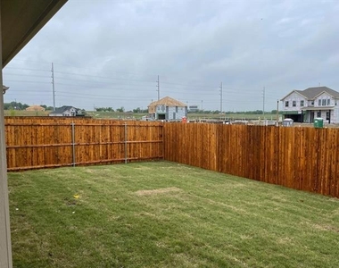 5405 Fairdale Drive - Photo Thumbnail 4