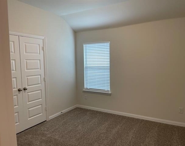 5405 Fairdale Drive - Photo Thumbnail 12
