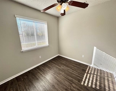 2508 S Center Street S - Photo Thumbnail 9