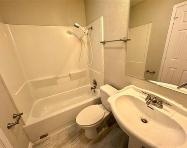 2508 S Center Street S - Photo Thumbnail 8