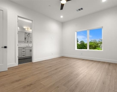 2203 Hondo Avenue - Photo Thumbnail 24
