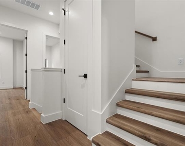 2203 Hondo Avenue - Photo Thumbnail 28