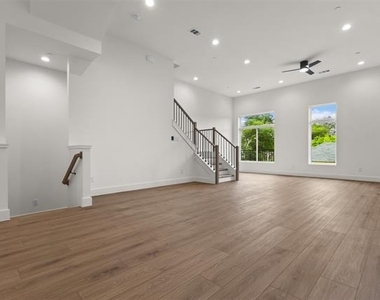2203 Hondo Avenue - Photo Thumbnail 6