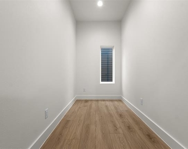 2203 Hondo Avenue - Photo Thumbnail 32