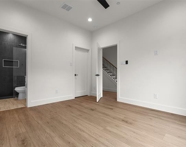 2203 Hondo Avenue - Photo Thumbnail 4