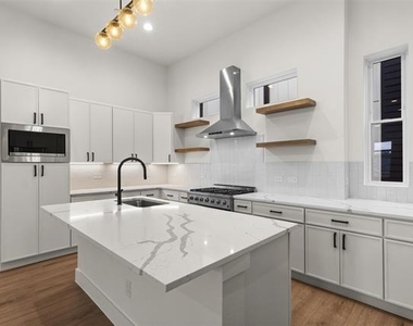 2203 Hondo Avenue - Photo Thumbnail 15