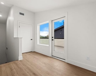 2203 Hondo Avenue - Photo Thumbnail 34