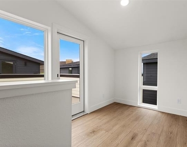 2203 Hondo Avenue - Photo Thumbnail 33