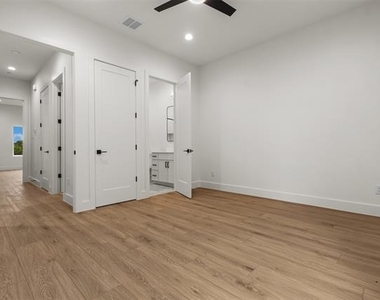 2203 Hondo Avenue - Photo Thumbnail 30