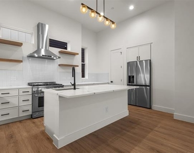 2203 Hondo Avenue - Photo Thumbnail 9