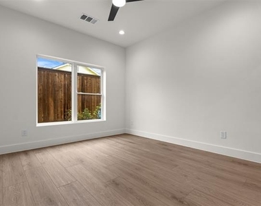 2203 Hondo Avenue - Photo Thumbnail 3