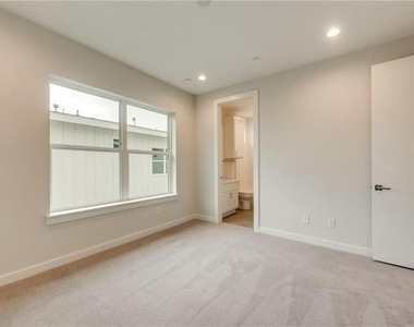 4620 Munger Avenue - Photo Thumbnail 22