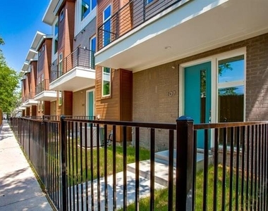 4620 Munger Avenue - Photo Thumbnail 3