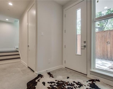 4620 Munger Avenue - Photo Thumbnail 4