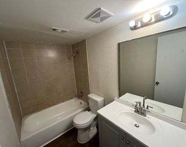 8127 Stonehurst Street - Photo Thumbnail 6
