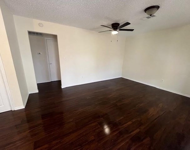 8127 Stonehurst Street - Photo Thumbnail 3