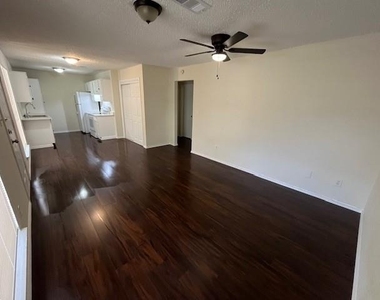 8127 Stonehurst Street - Photo Thumbnail 10
