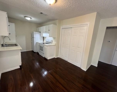 8127 Stonehurst Street - Photo Thumbnail 2