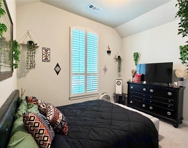 1593 Kessler Drive - Photo Thumbnail 14