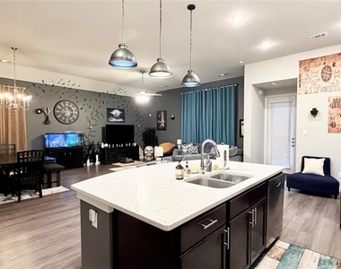 1593 Kessler Drive - Photo Thumbnail 8