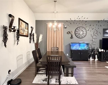 1593 Kessler Drive - Photo Thumbnail 5