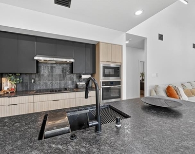 1941 Glenmore Avenue - Photo Thumbnail 13
