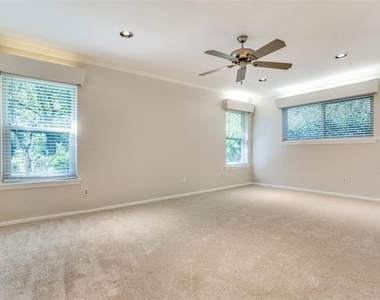 10534 Royal Springs Drive - Photo Thumbnail 9