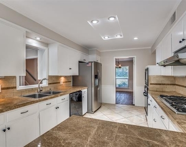 10534 Royal Springs Drive - Photo Thumbnail 7