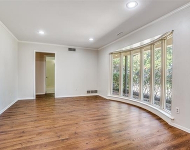 10534 Royal Springs Drive - Photo Thumbnail 8