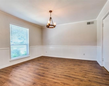 10534 Royal Springs Drive - Photo Thumbnail 2