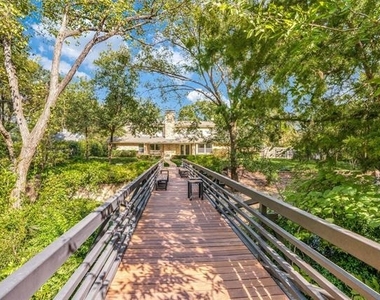10534 Royal Springs Drive - Photo Thumbnail 12