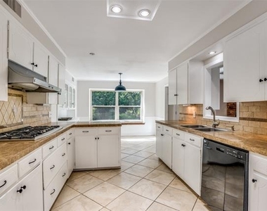 10534 Royal Springs Drive - Photo Thumbnail 6