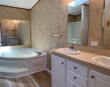 95 Janice Drive - Photo Thumbnail 4