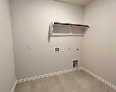 1310 Sundance Lane - Photo Thumbnail 28