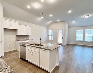1310 Sundance Lane - Photo Thumbnail 15